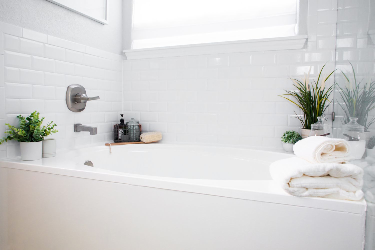 Bathtub and shower refinishing in Boynton Beach by Advanced Refinishing LLC